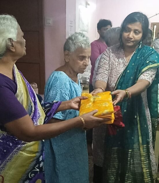 Trust distribute dress to old age home